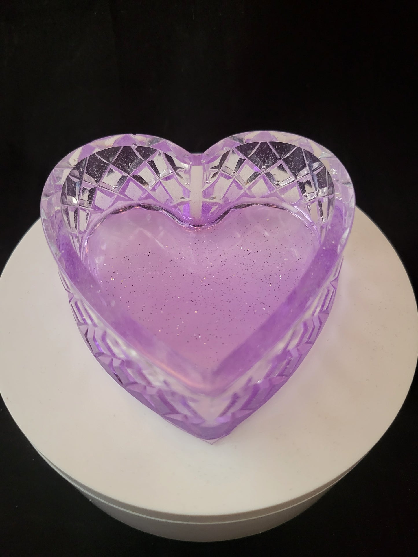 Boite de bijoux en forme de coeur.