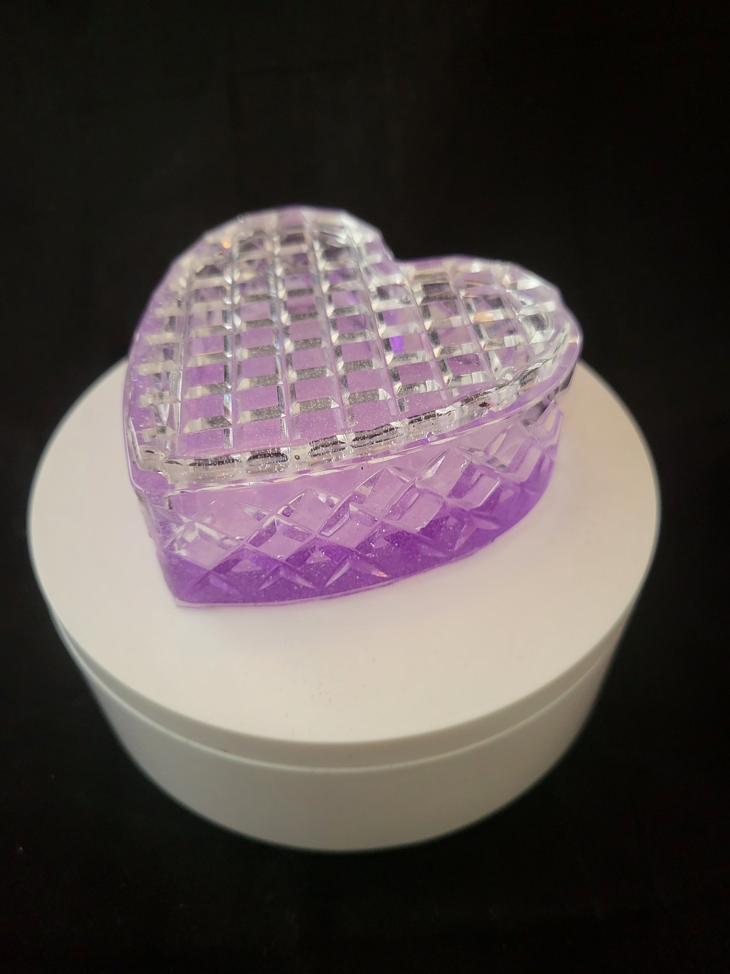 Boite de bijoux en forme de coeur.